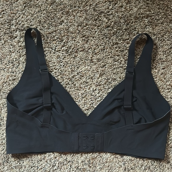 Skims Plunge seamless bralette - Picture 3 of 4